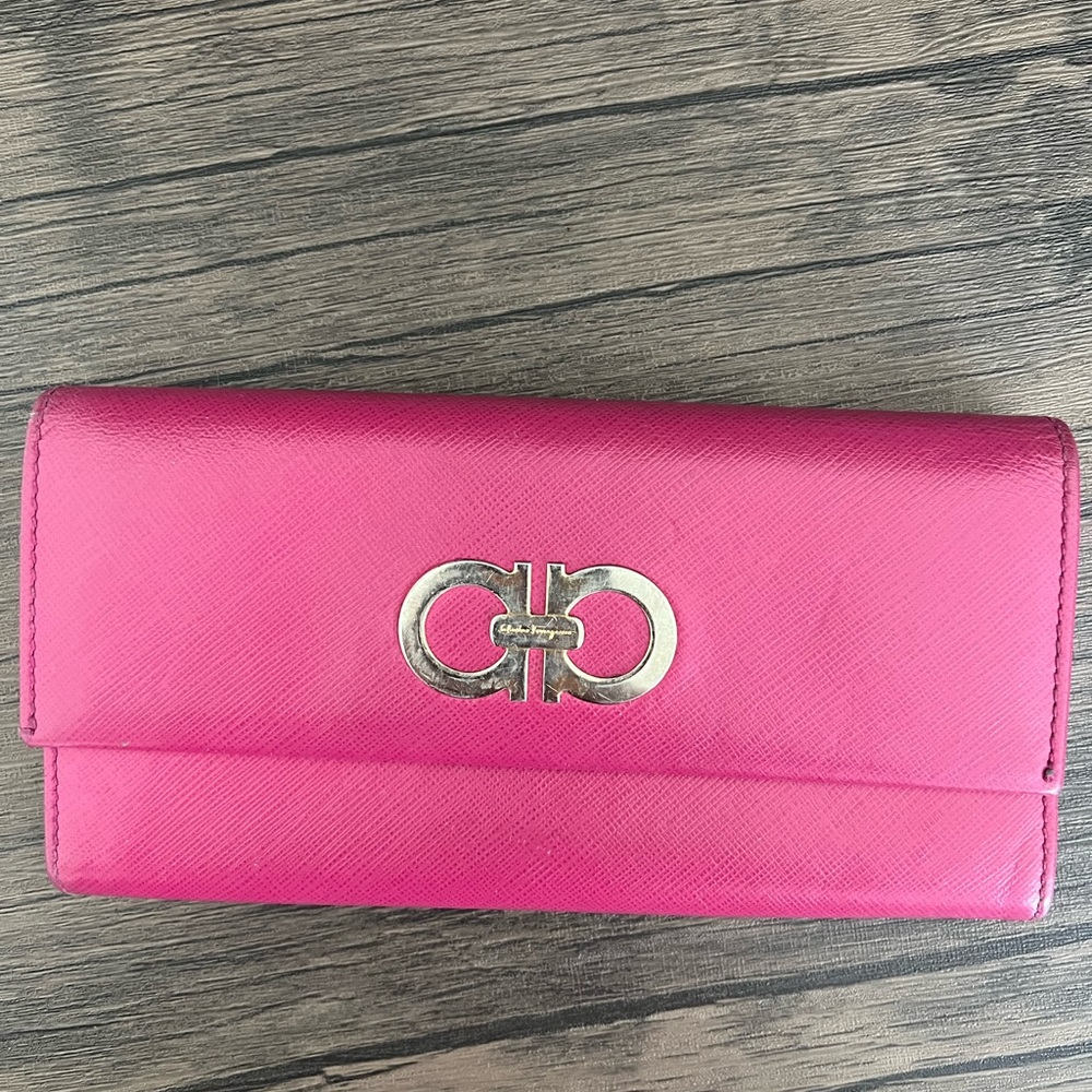 Salvatore Ferragamo pink wallet